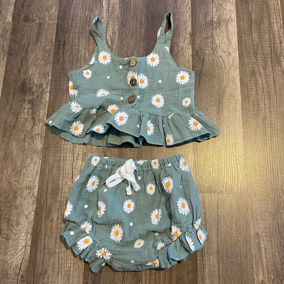 Matching short set - Picture 1 of 3